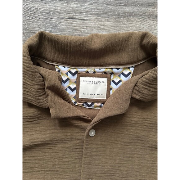 Men’s denim and flower brown button up collared shirt, size medium - Picture 2 of 2